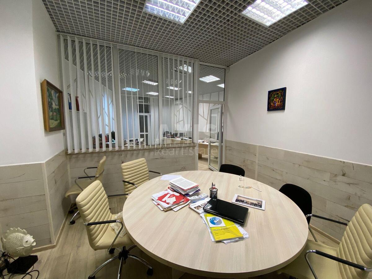 Office vul. Jevgena Konoval'cja 36Д, 80m261690