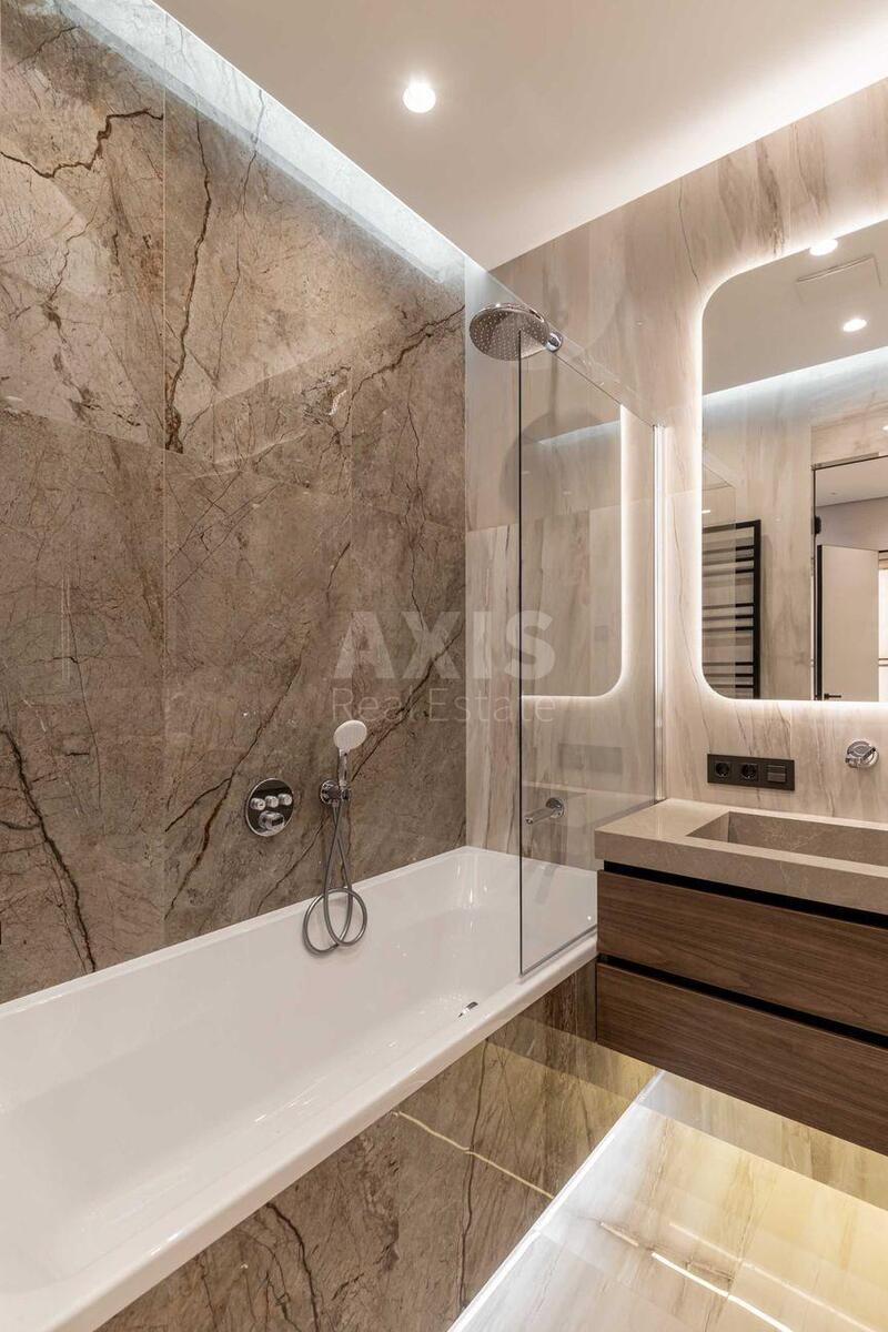 4k apartment vul. Dragomyrova Myhajla 1813