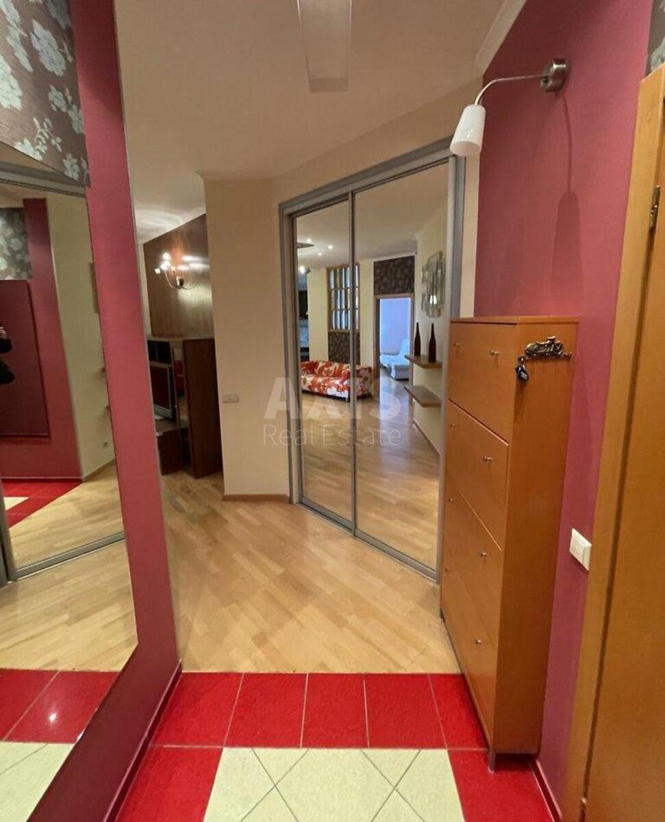 2k apartment vul. Jevgena Konoval'cja 32Г2