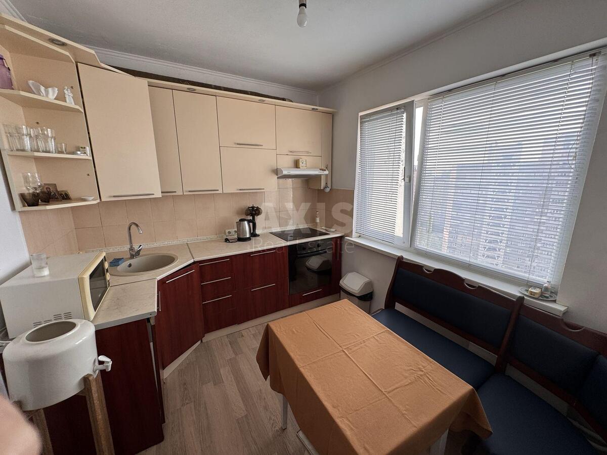 3k apartment vul. Zabolotnogo Akademika 657736