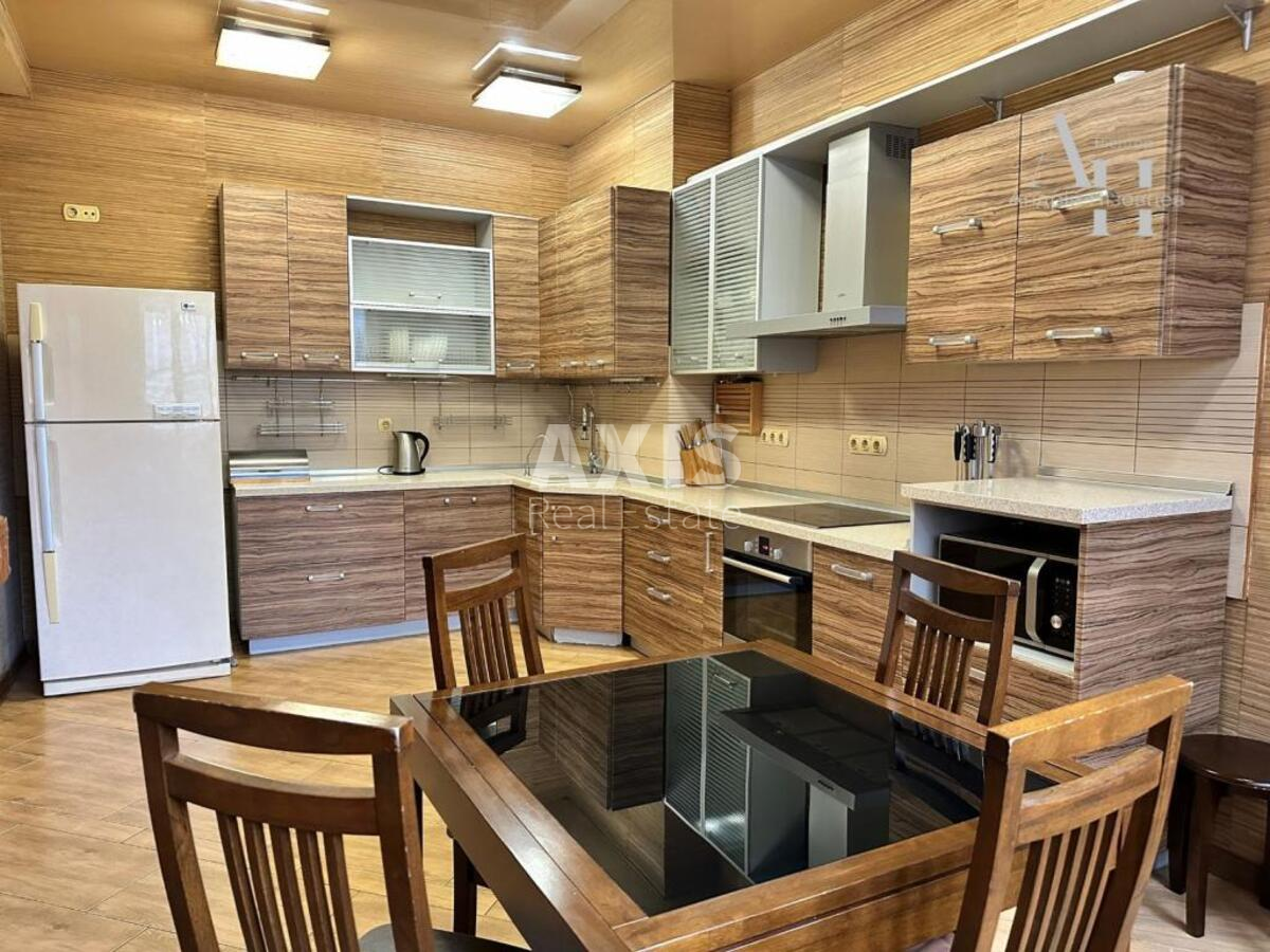 3k apartment vul. Dmytrivs'ka 692
