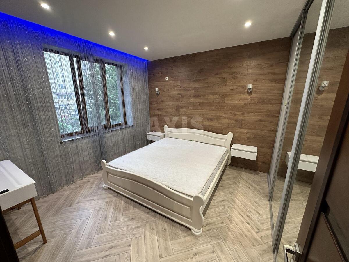 2k apartment vul. Malokytai'vs'ka 494