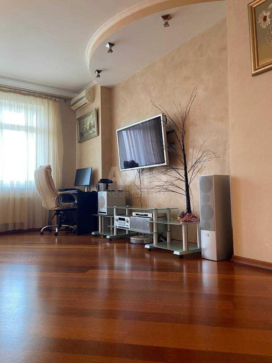 3k apartment vul. Jevgena Konoval'cja 36Б4