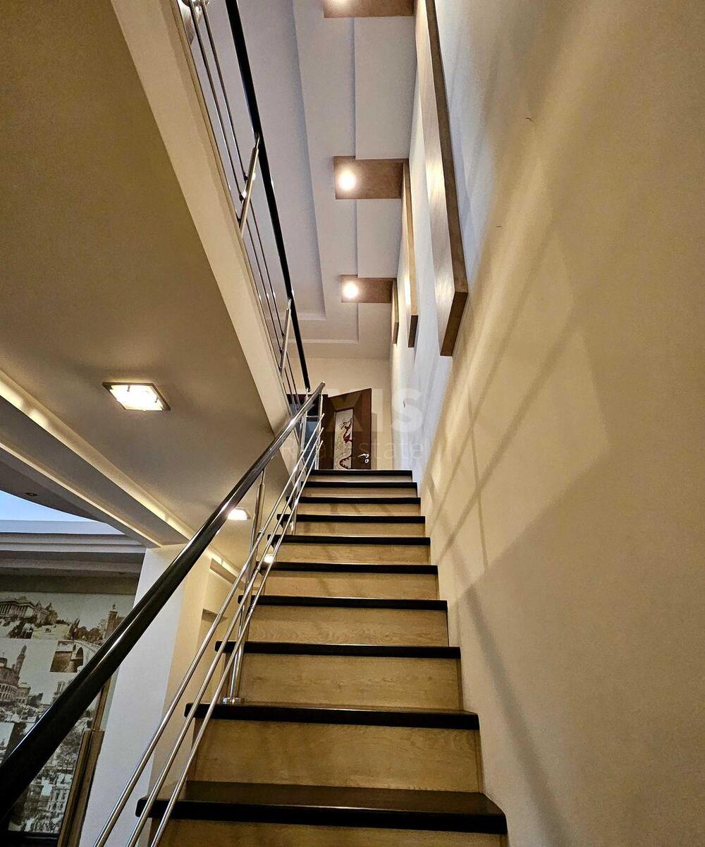 3k apartment vul. Jevgena Konoval'cja 32Б7