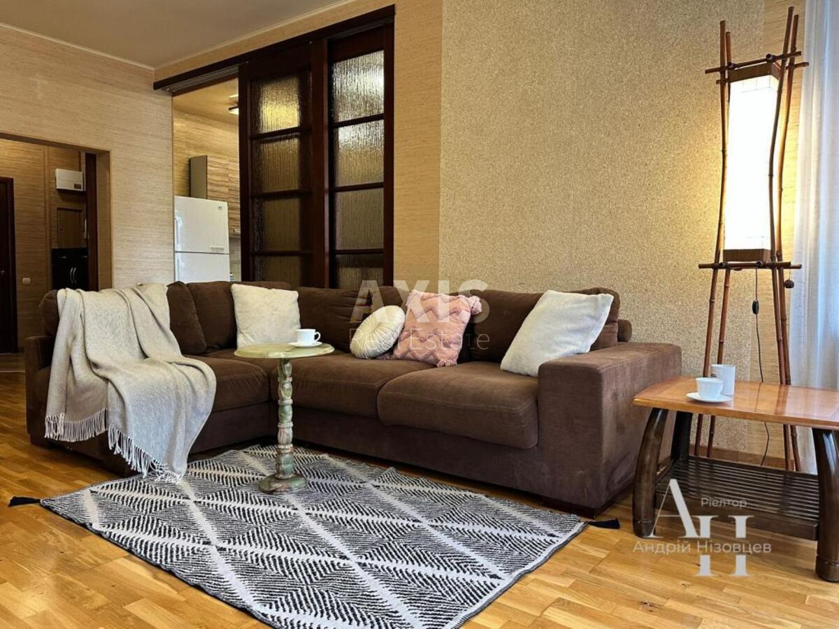 3k apartment vul. Dmytrivs'ka 69