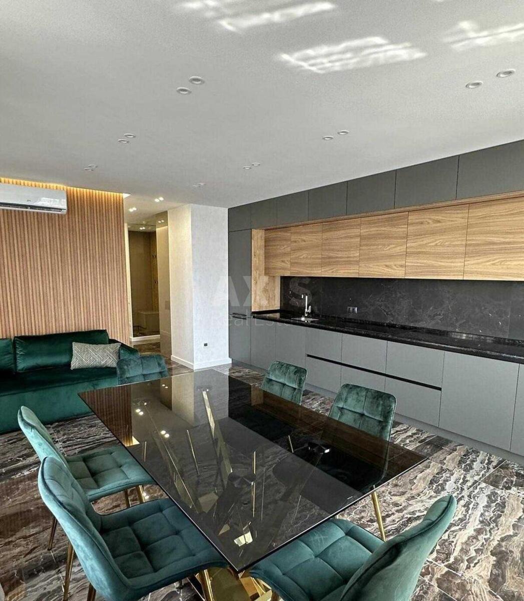 4k apartment nab. Dniprovs'ka 18628695