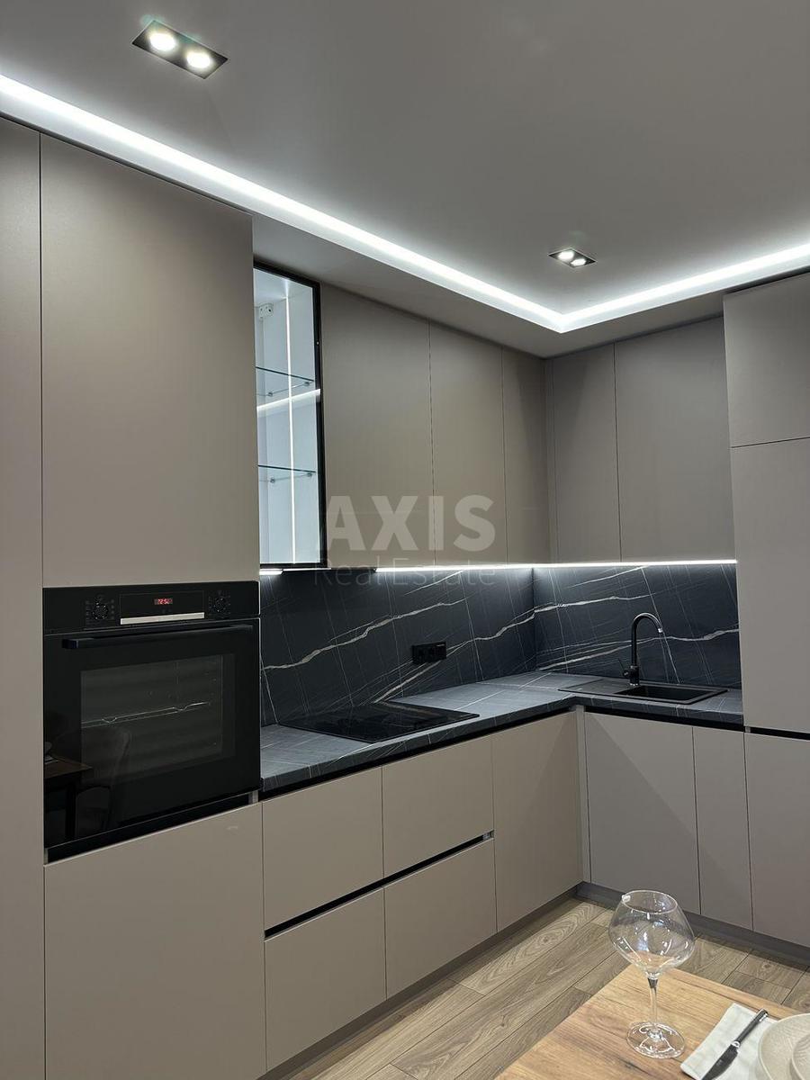 2k apartment vul. Oleksandra Olesja 4