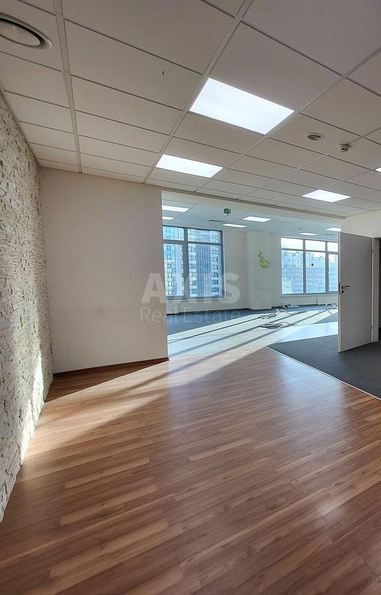 Office vul. Degtjarivs'ka 27Т, 618m2570744