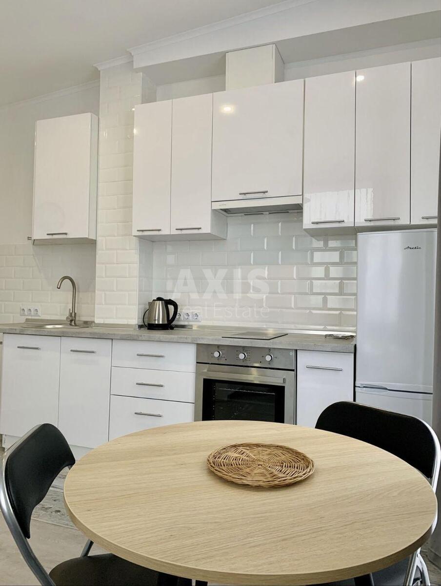 1k apartment vul. Svitlyc'kogo 350