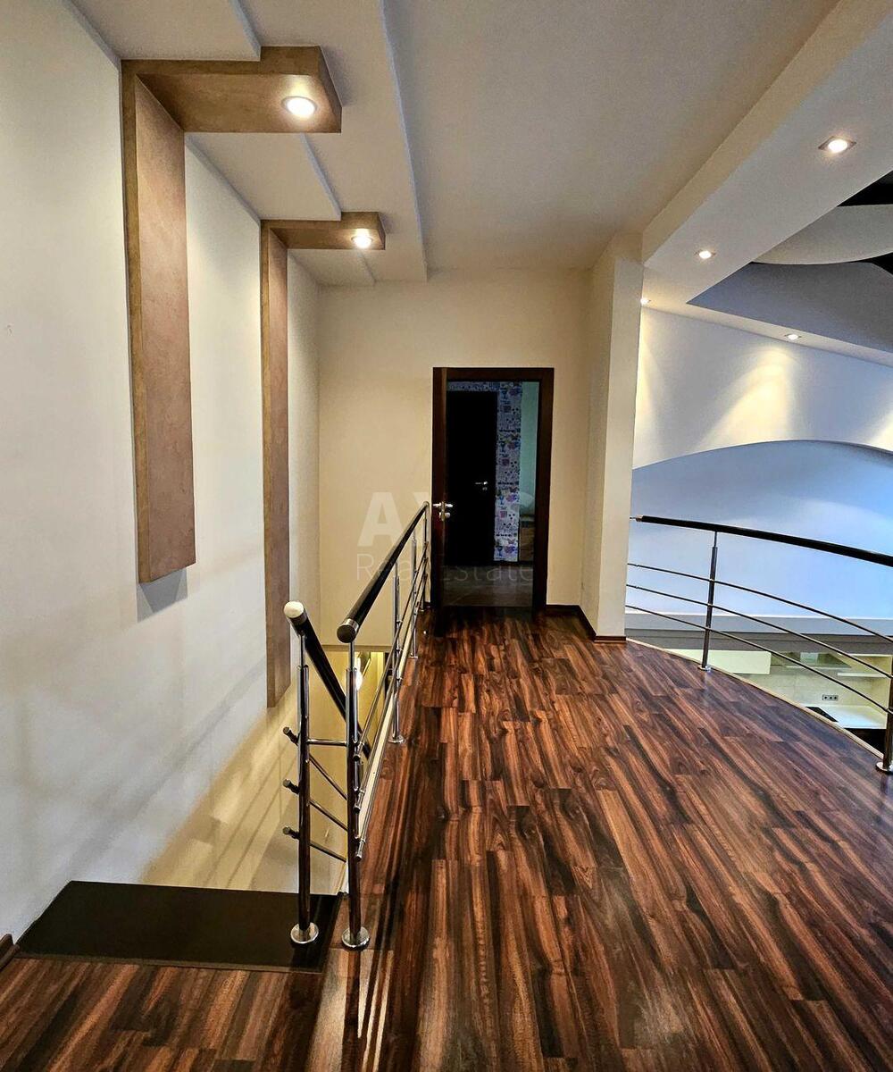 3k apartment vul. Jevgena Konoval'cja 32Б8