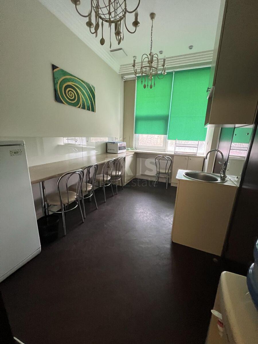 Office vul. Jevgena Konoval'cja 44Б, 245m2572277