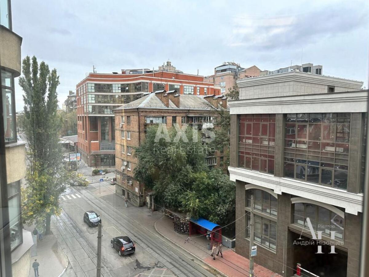 3k apartment vul. Dmytrivs'ka 690