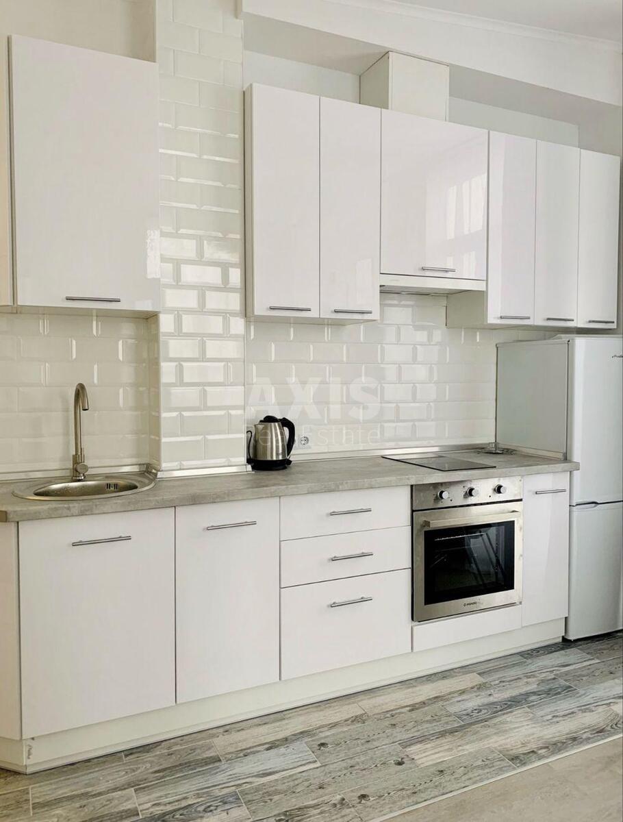 1k apartment vul. Svitlyc'kogo 351
