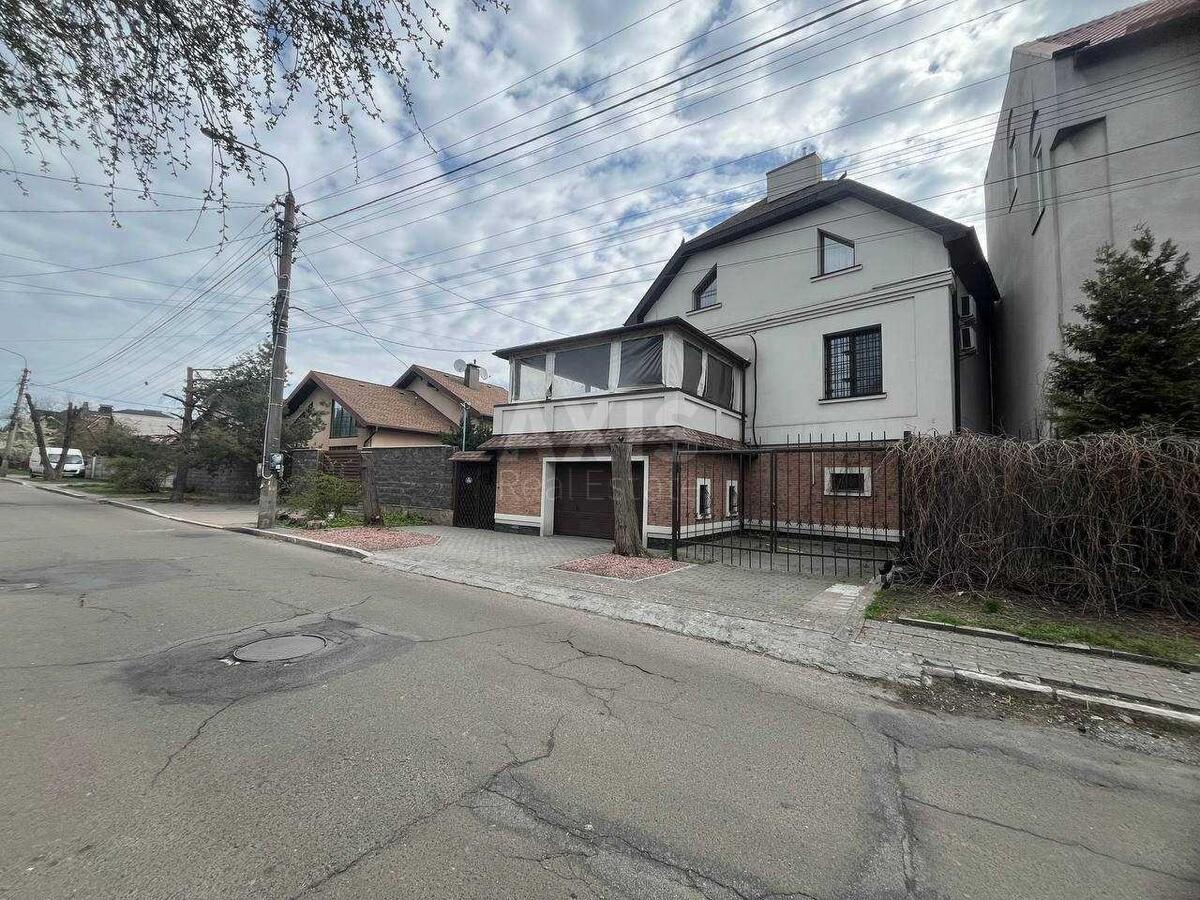House vul. Chernjahovs'kogo, 264m2, Kyiv city