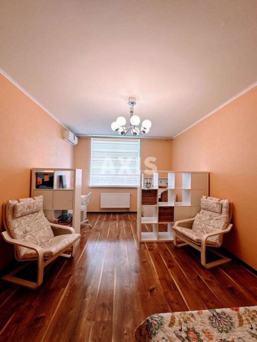 1k apartment vul. Voskresens'ka 12в0