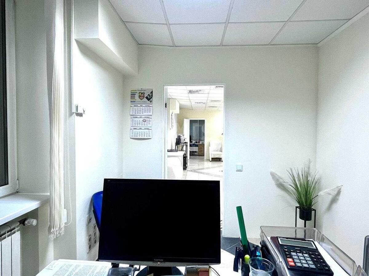Office bul. Druzhby Narodiv 38, 103m28
