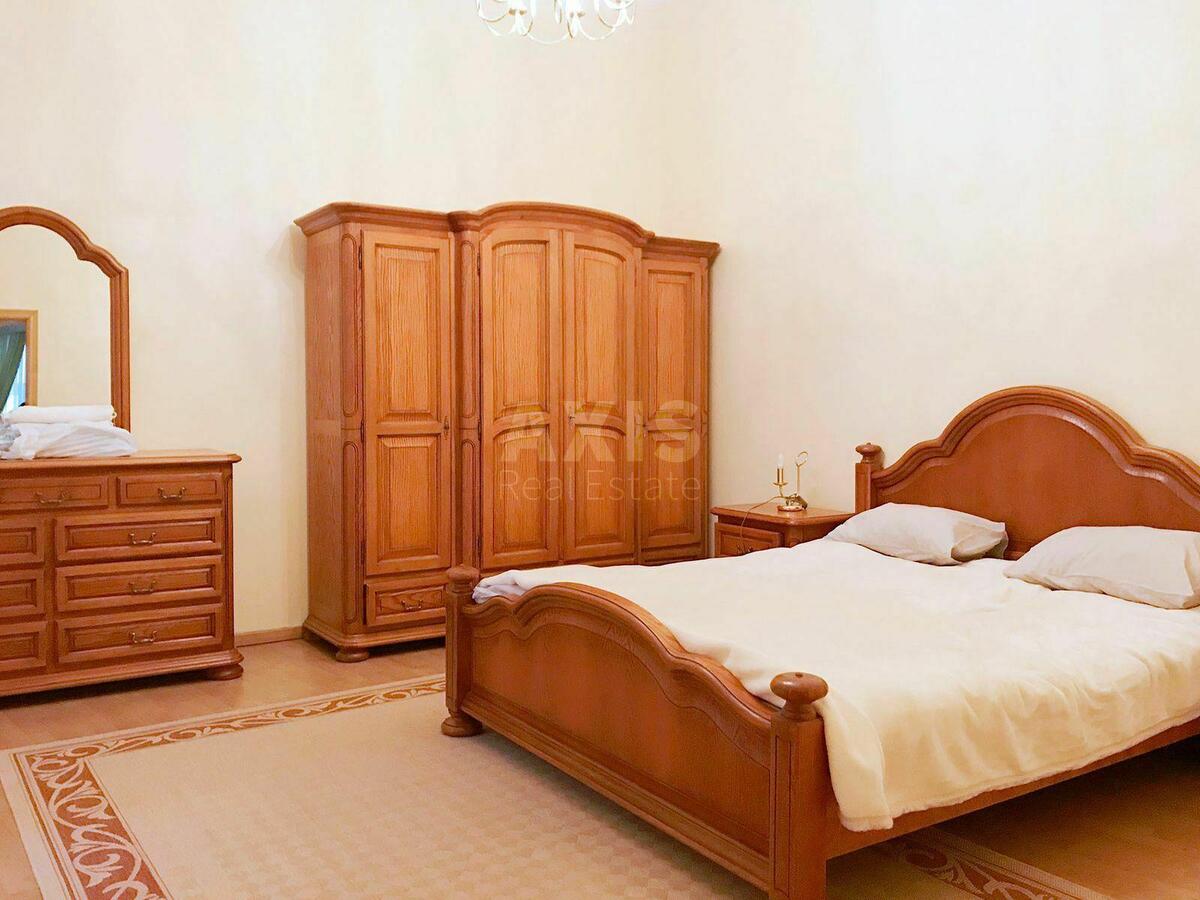 2k apartment vul. Desjatynna 1/33