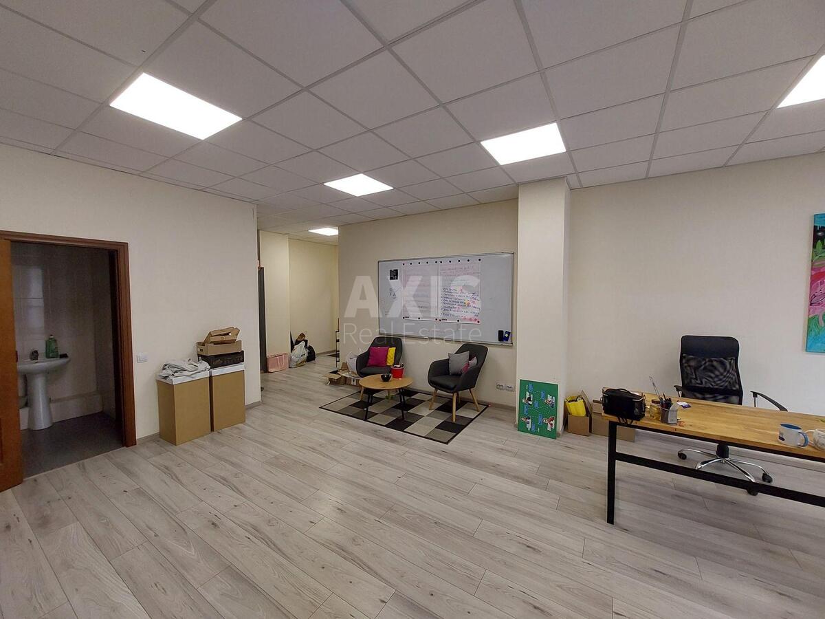 Office vul. Glybochyc'ka 40, 71m27
