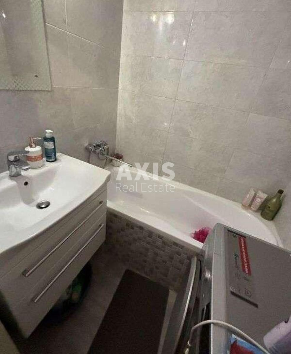 2k apartment vul. L'vivs'ka 15Б4