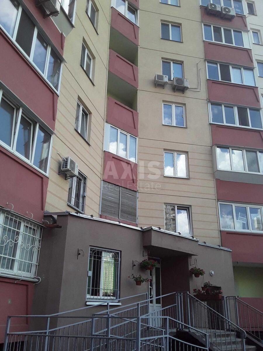 1k apartment vul. Urlivs'ka 2010