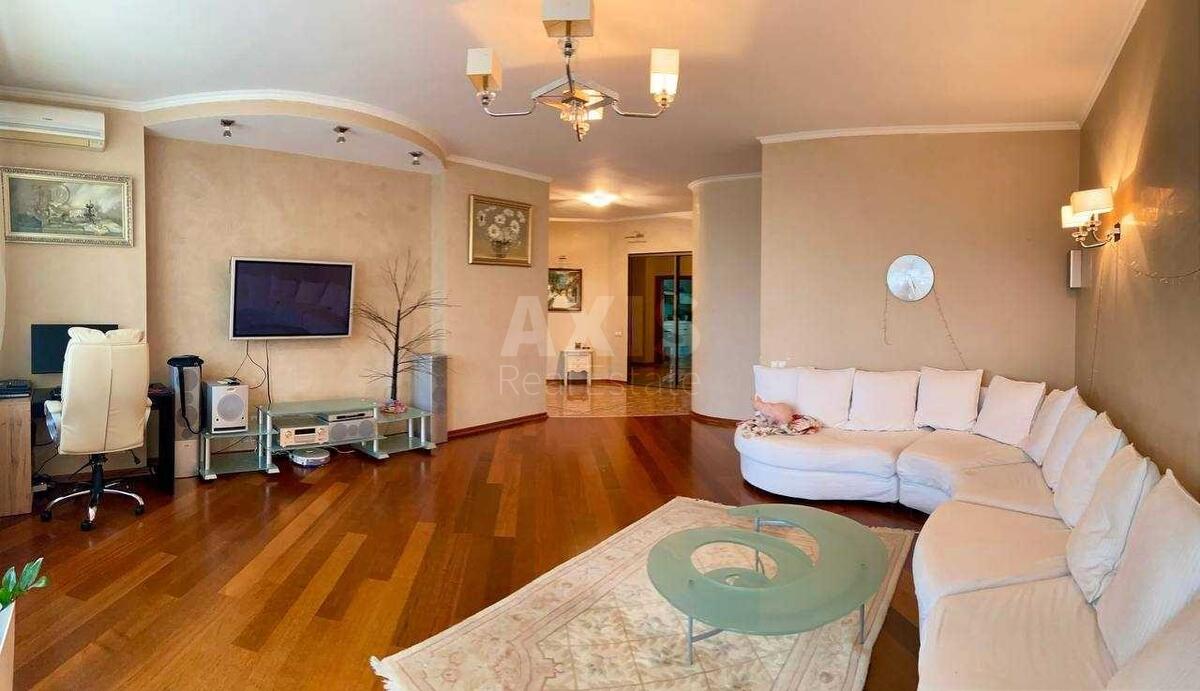 3k apartment vul. Jevgena Konoval'cja 36Б3