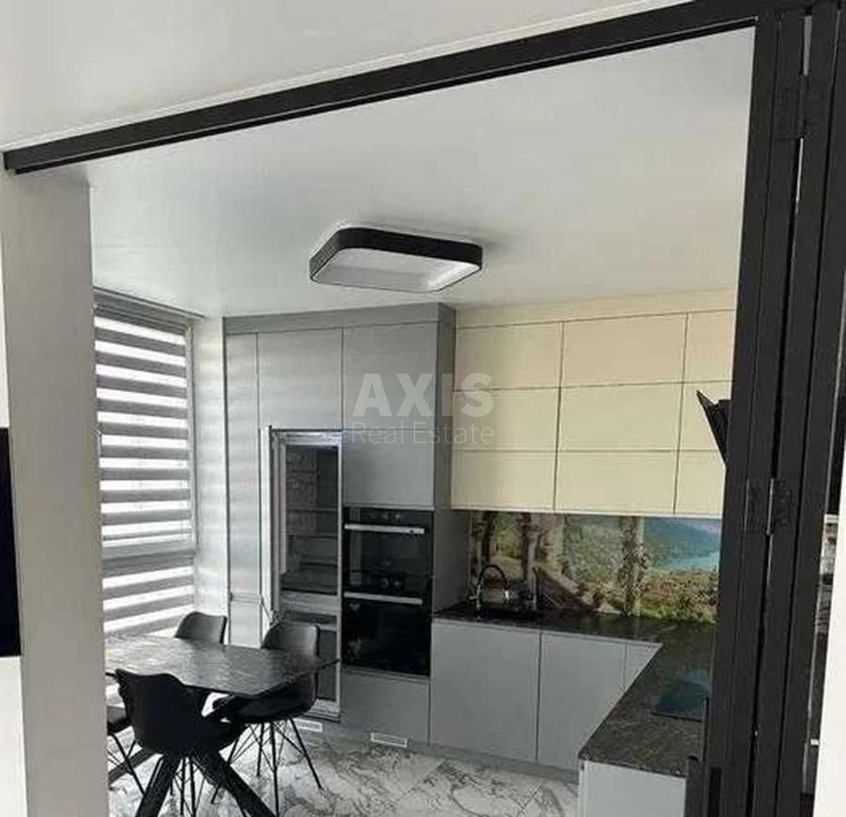 3k apartment vul. Nyzhn'okljuchova 140