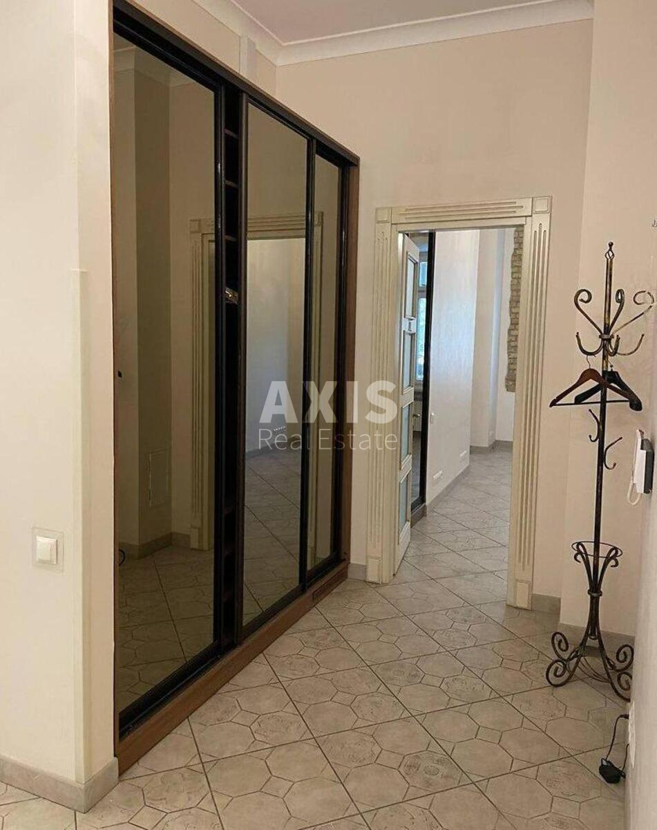 4k apartment uzv. Krutyj 5612653
