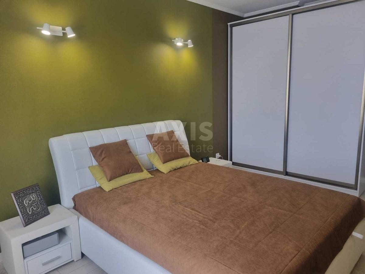2k apartment vul. Solom'jans'ka 20А4