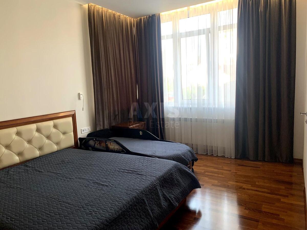 House bul. Mykoly Mikhnovskoho, 300m2, Kyiv city610396