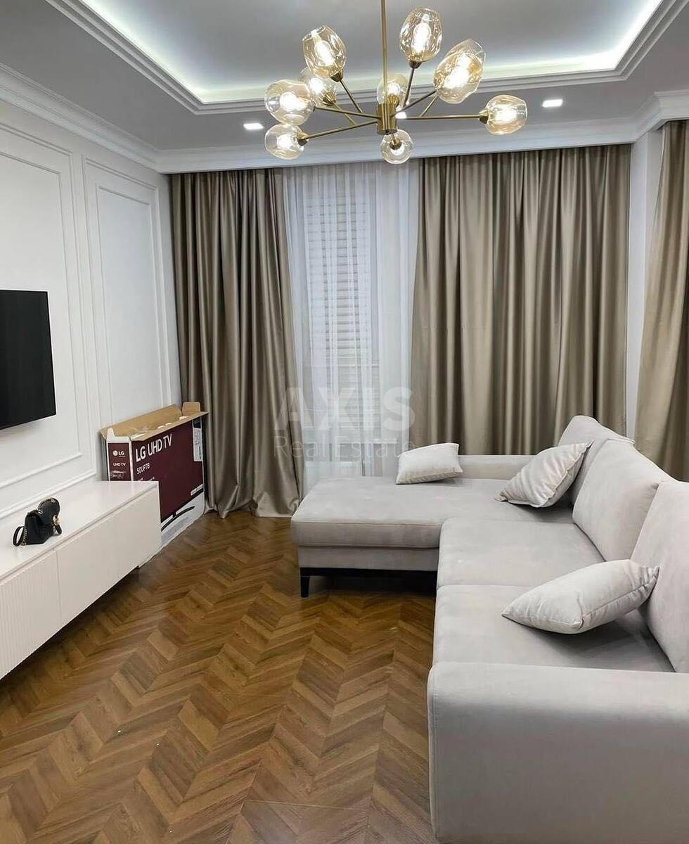 2k apartment vul. Dragomyrova Myhajla 180