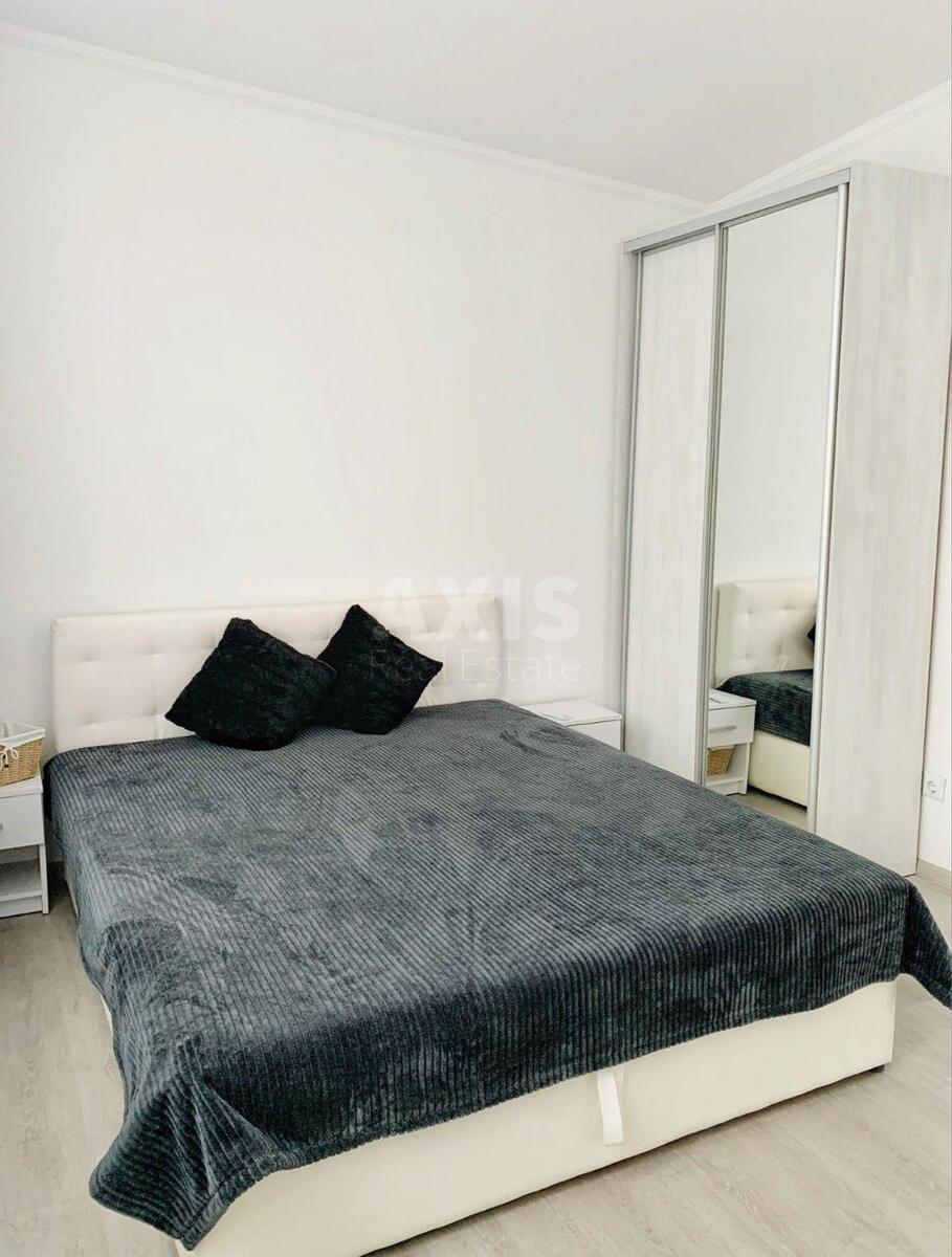 1k apartment vul. Svitlyc'kogo 353