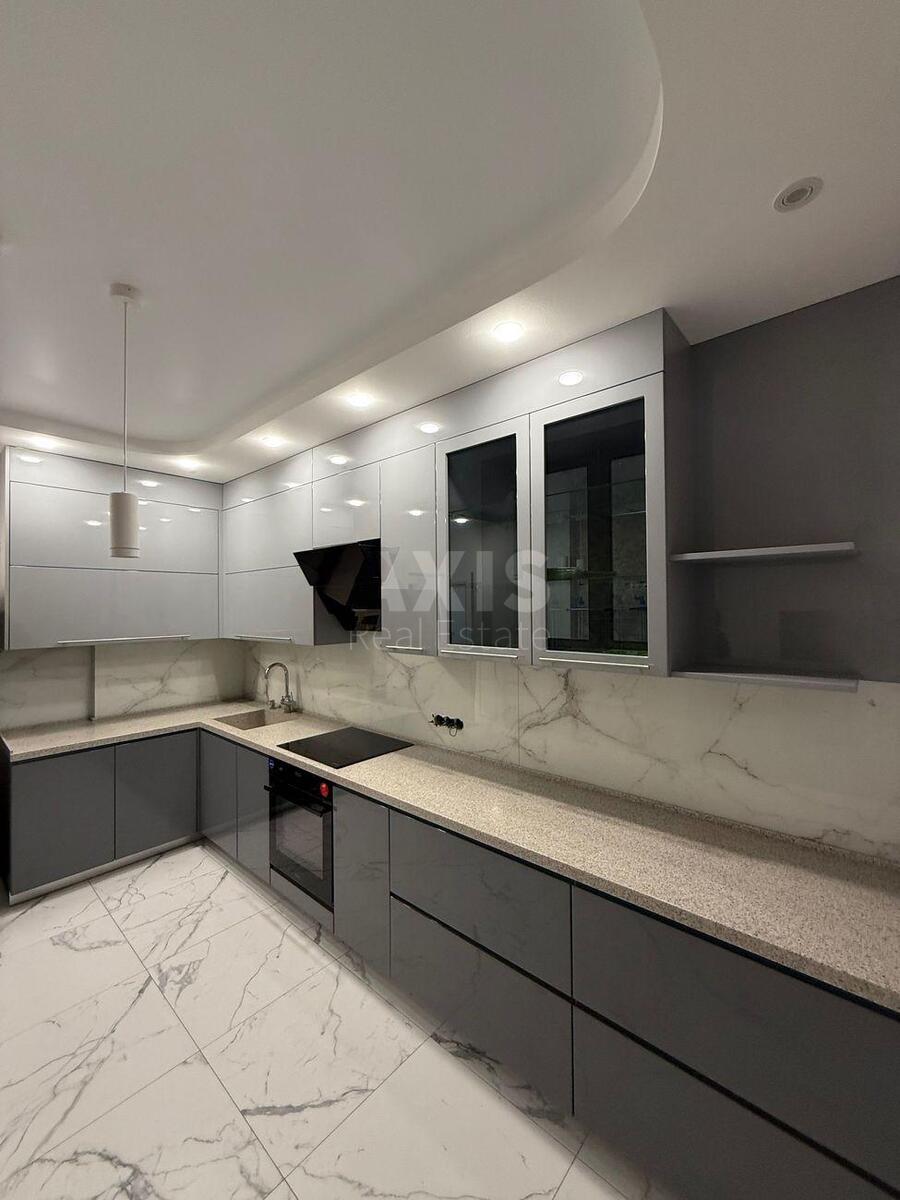 1k apartment nab. Dniprovs'ka 18