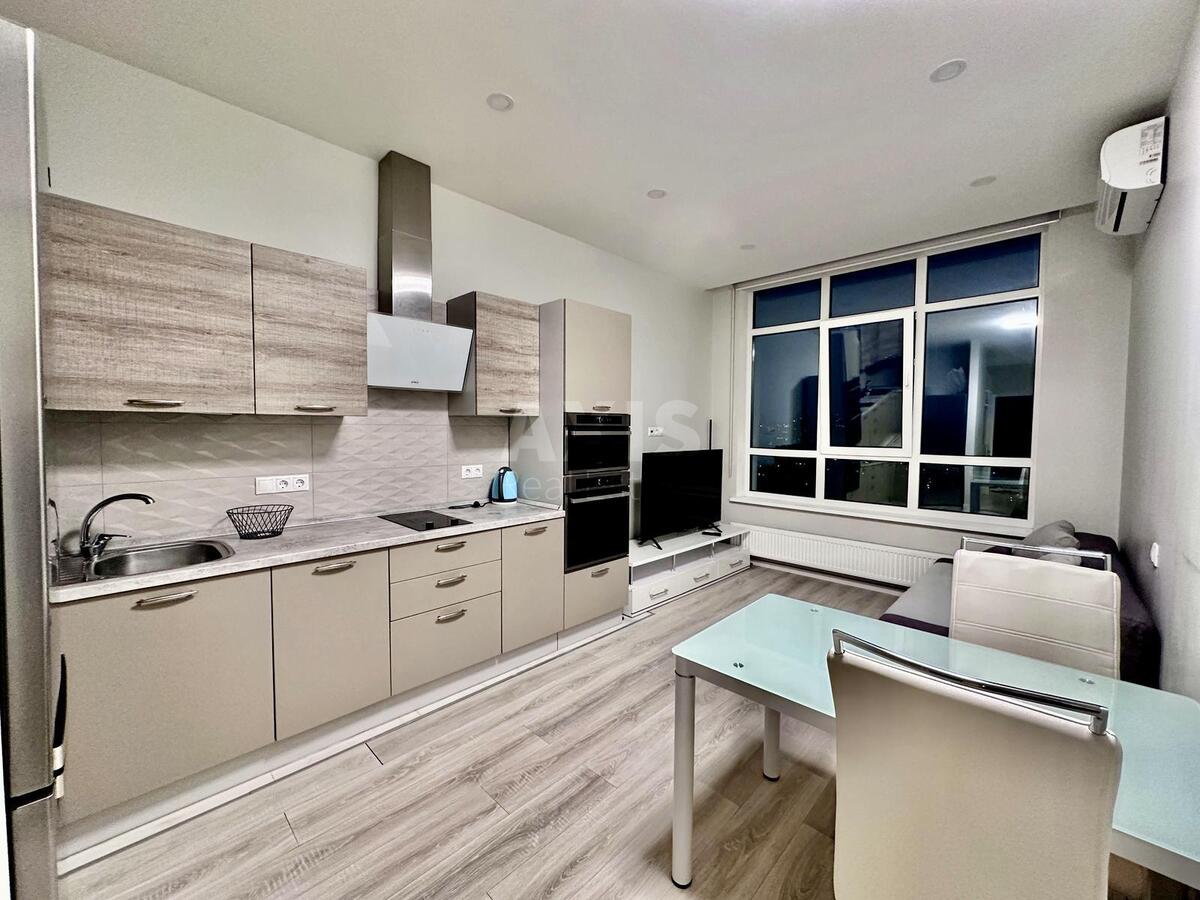 1k apartment vul. Jevgena Konoval'cja 44А