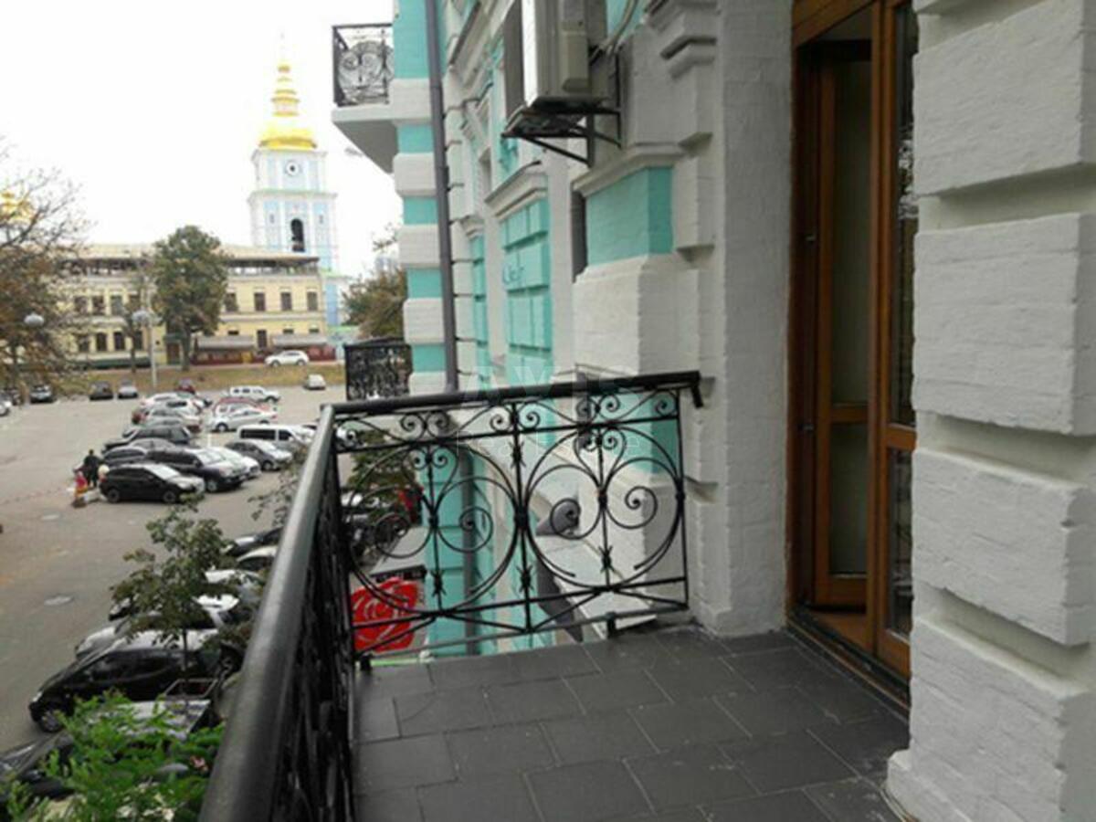 2k apartment vul. Desjatynna 1/35