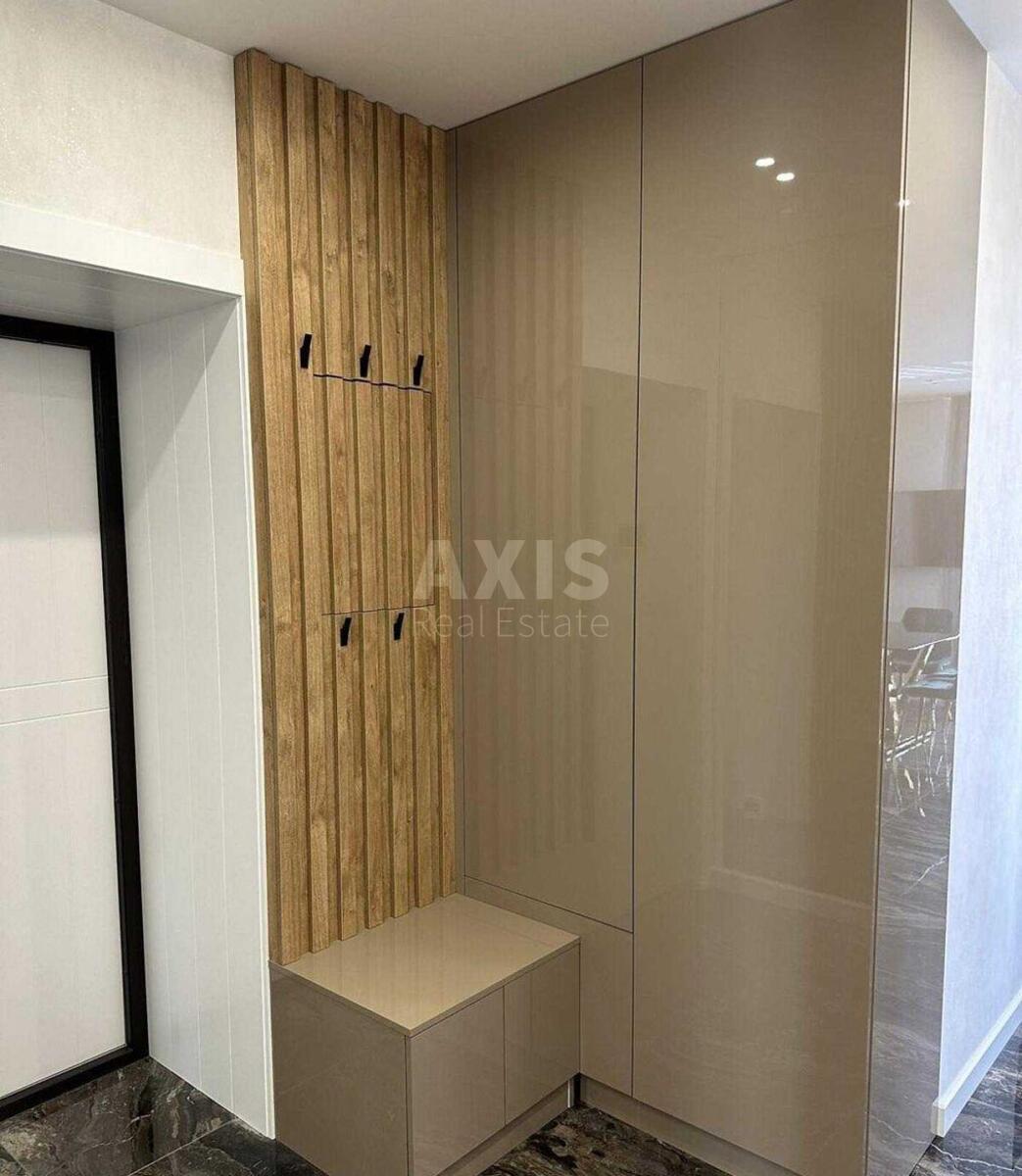 4k apartment nab. Dniprovs'ka 18628699