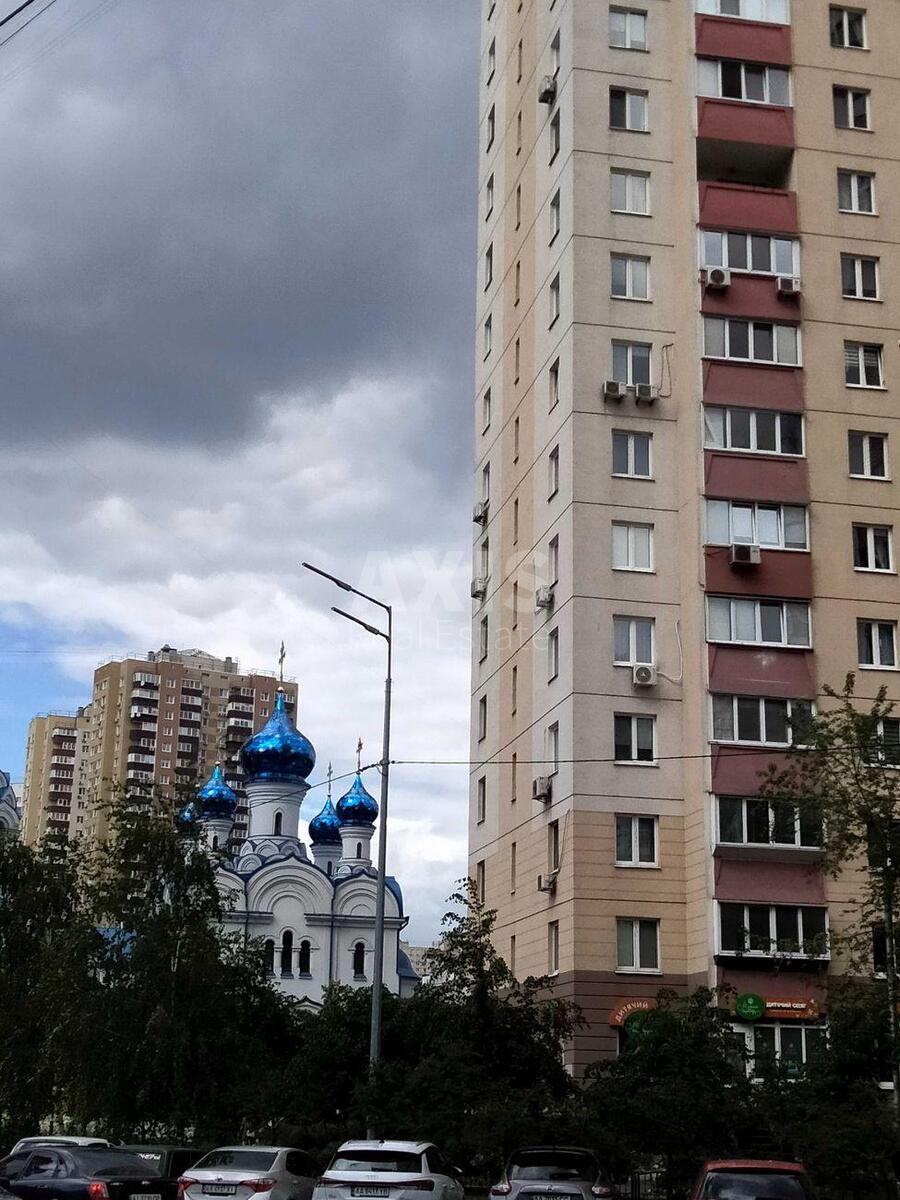 1k apartment vul. Urlivs'ka 2012