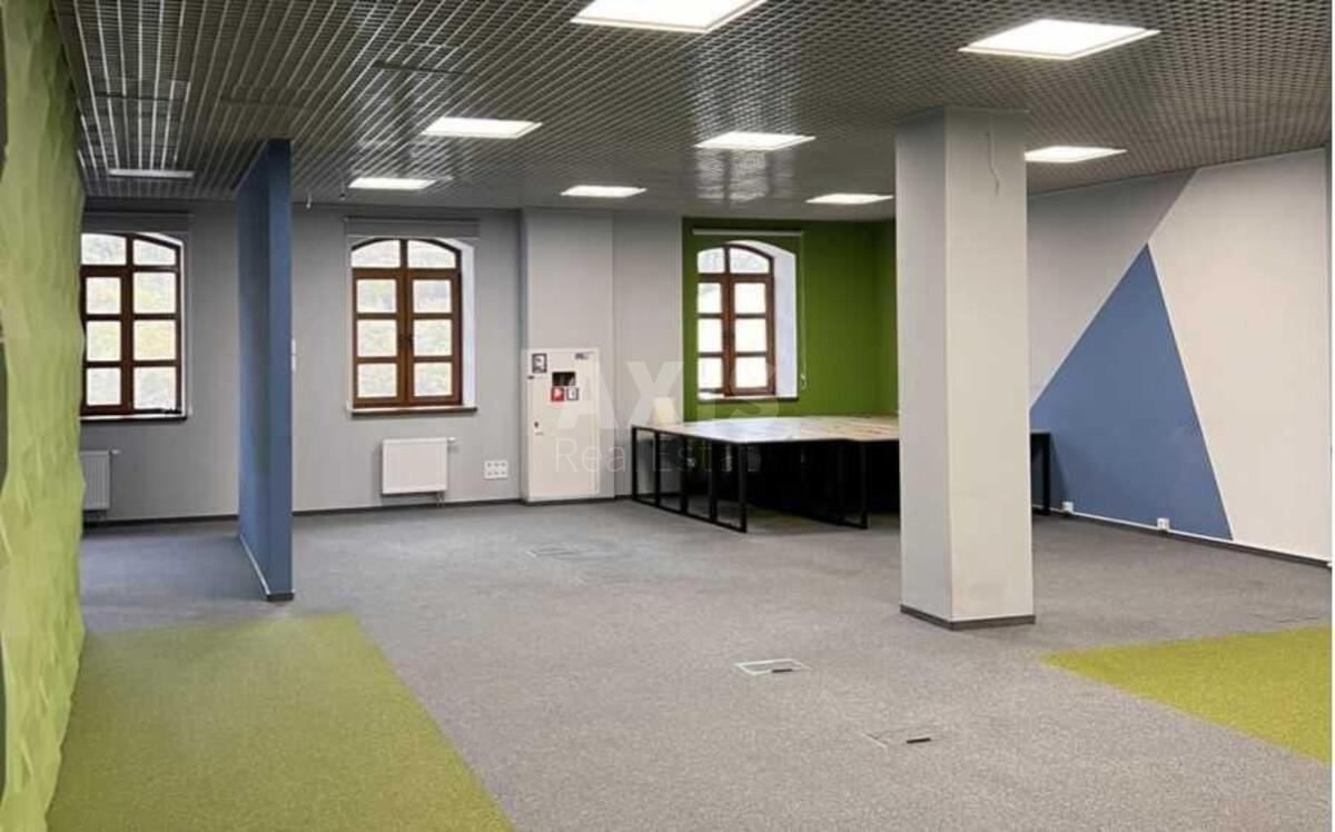 Office vul. Verhnij Val 10, 110m2