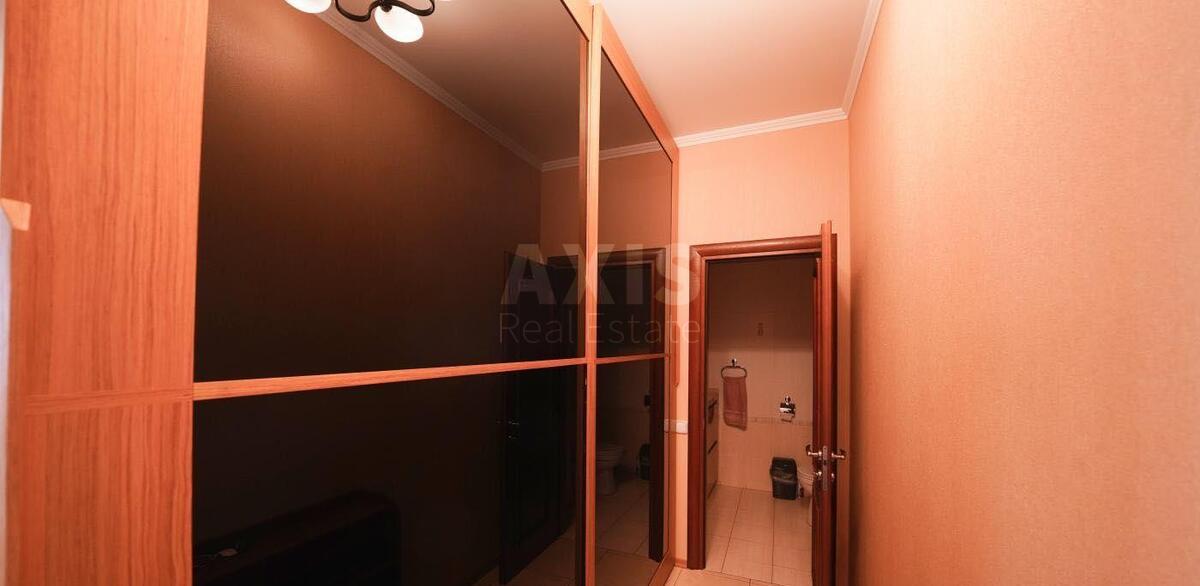 Office vul. Velyka Vasyl'kivs'ka 72, 190m23