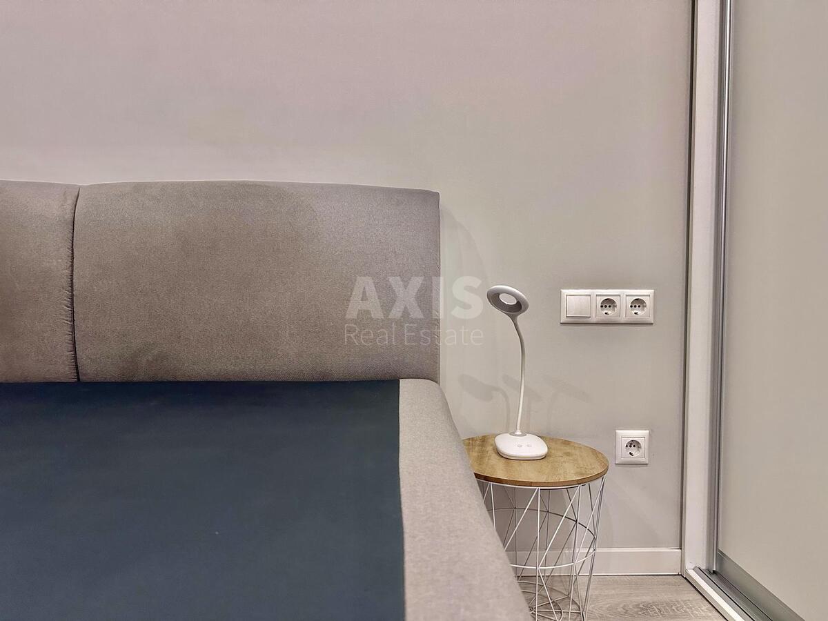 1к квартира ул. Джона Маккейна 7616020