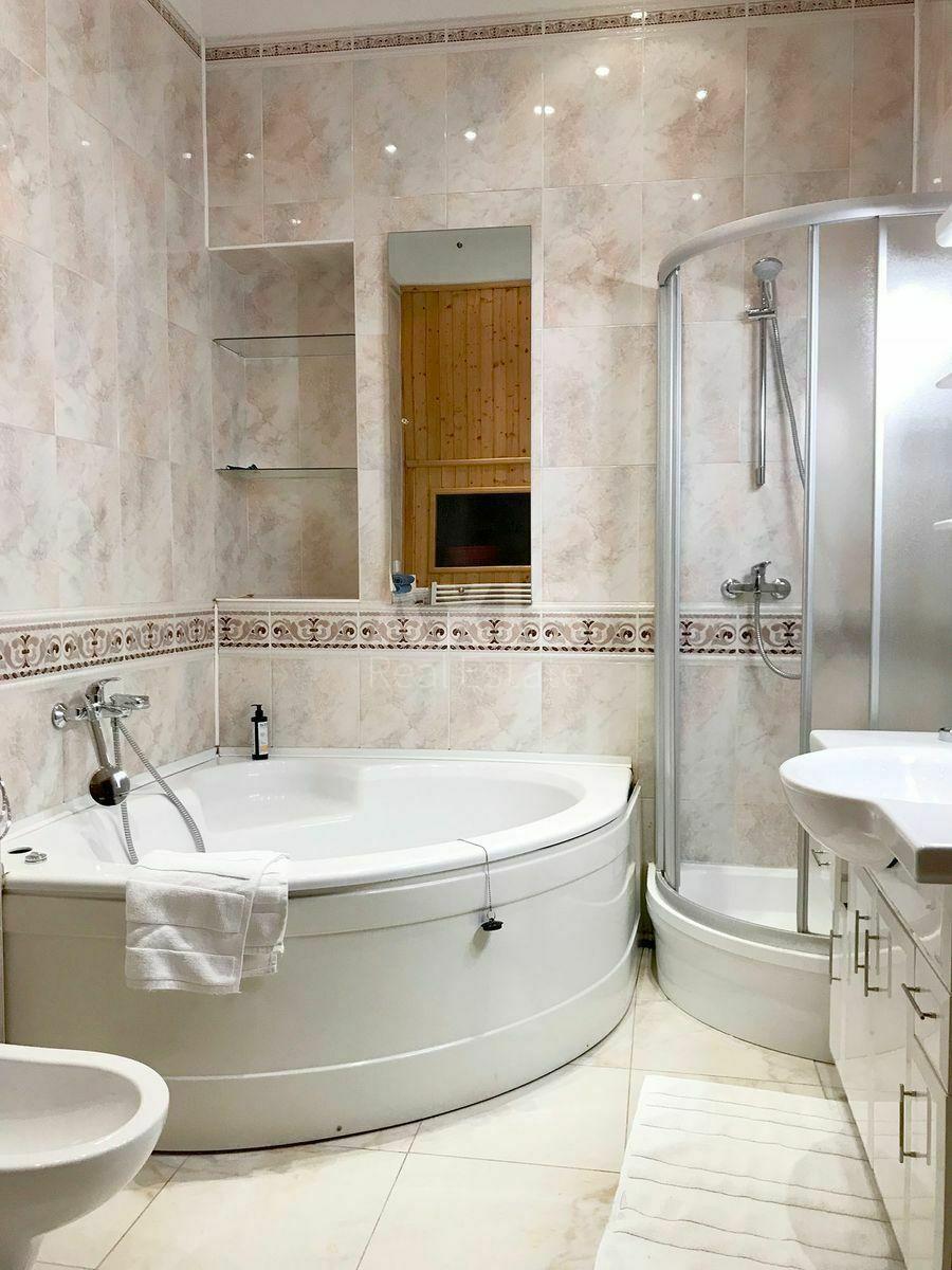 2k apartment vul. Desjatynna 1/36