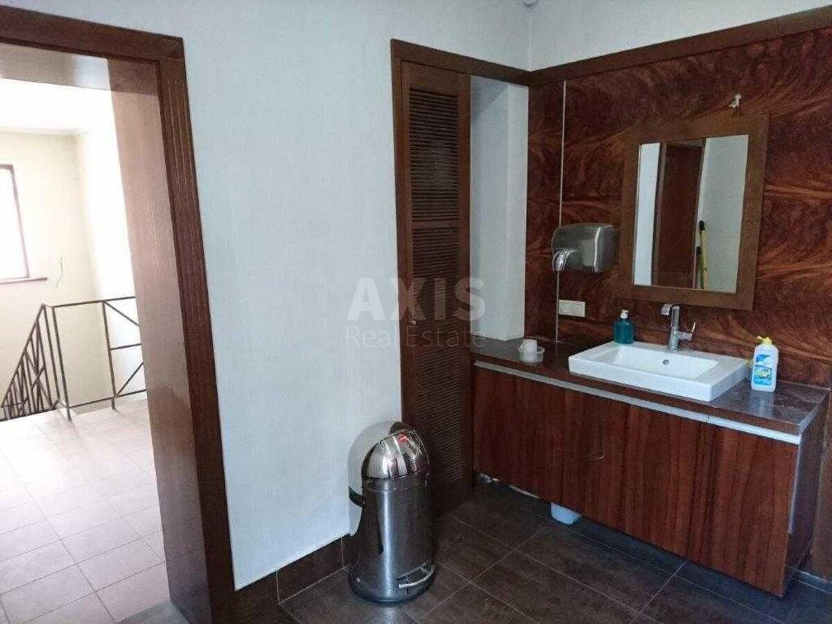 Office vul. Nyzhn'ojurkivs'ka 45, 220m2590118