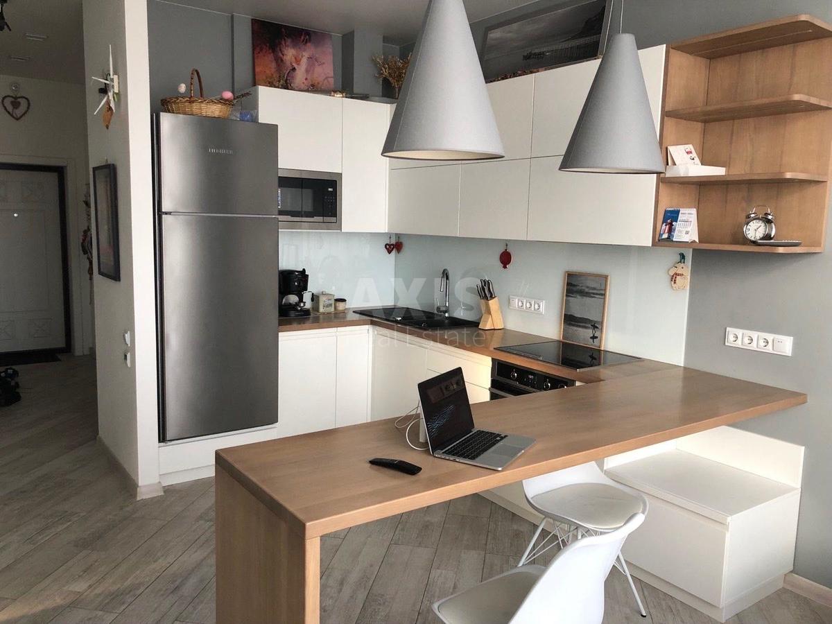 1k apartment vul. Jevgena Konoval'cja 340