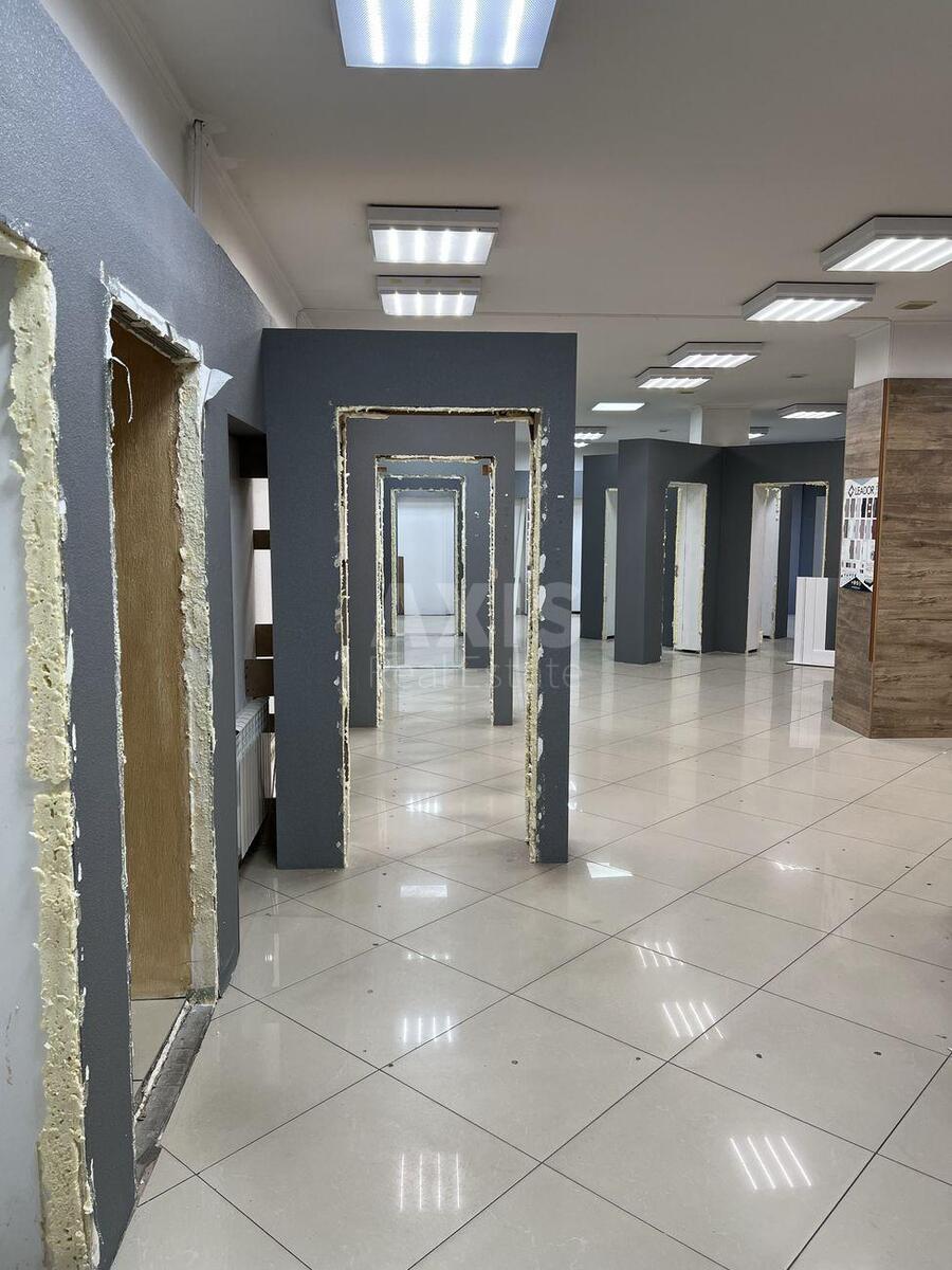Объект торговли пр-т Бандеры Степана 8, 248м2604893