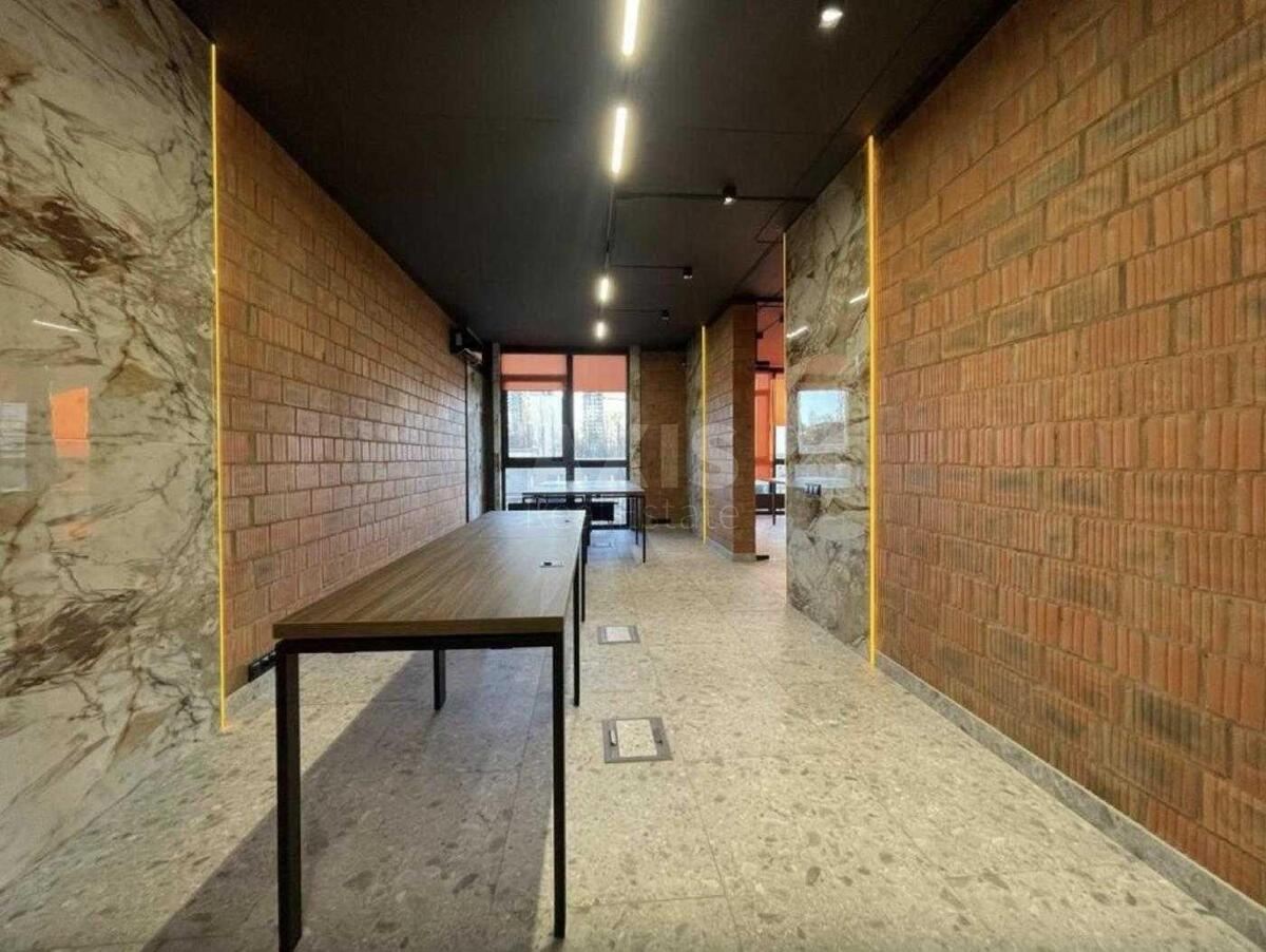 Office vul. Kudri Ivana 1, 300m2602729