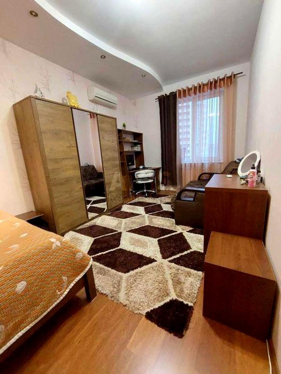 3k apartment vul. Sribnokil's'ka 14А614655