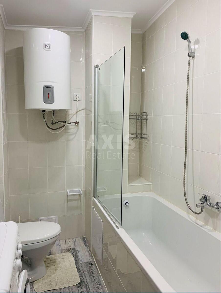 1k apartment vul. Svitlyc'kogo 355
