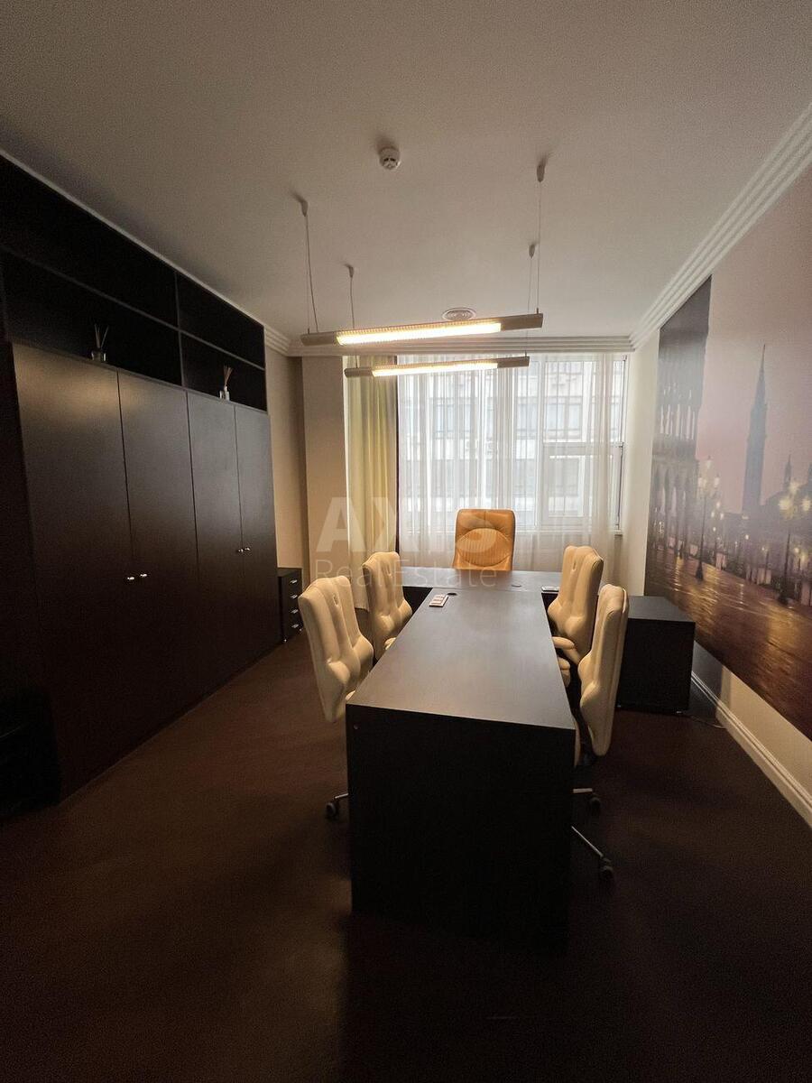 Office vul. Jevgena Konoval'cja 44Б, 245m25722712