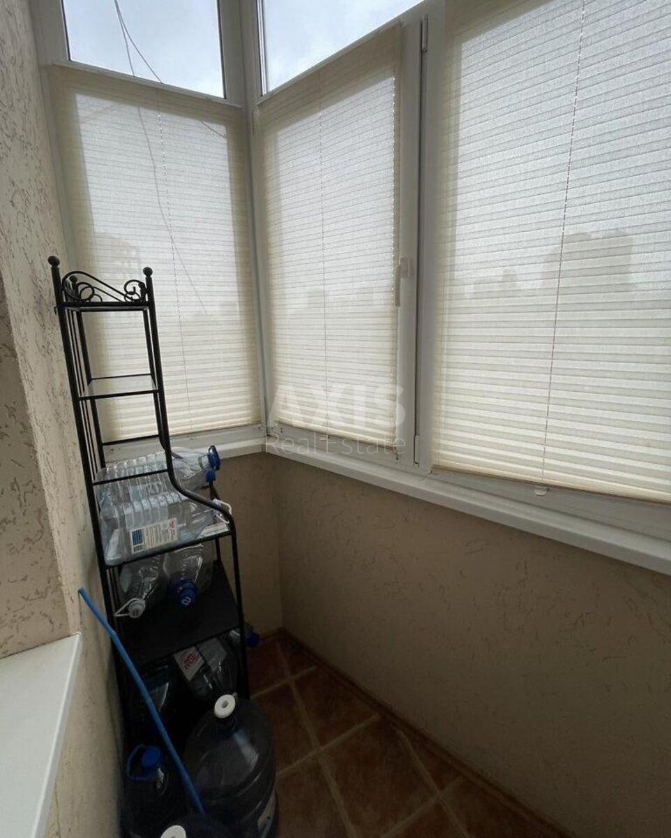 2k apartment vul. Jevgena Konoval'cja 32Г5