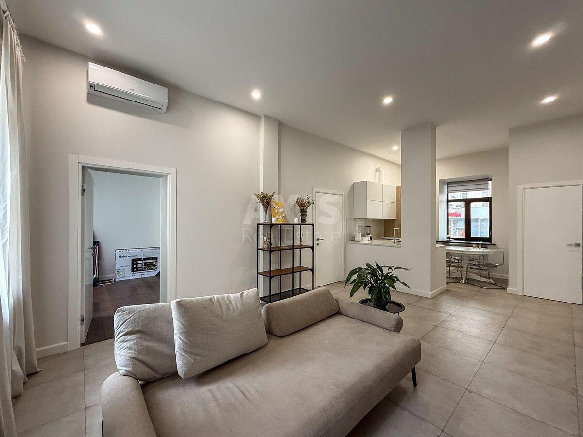 3k apartment vul. Sverstjuka Jevgena 28/11577162
