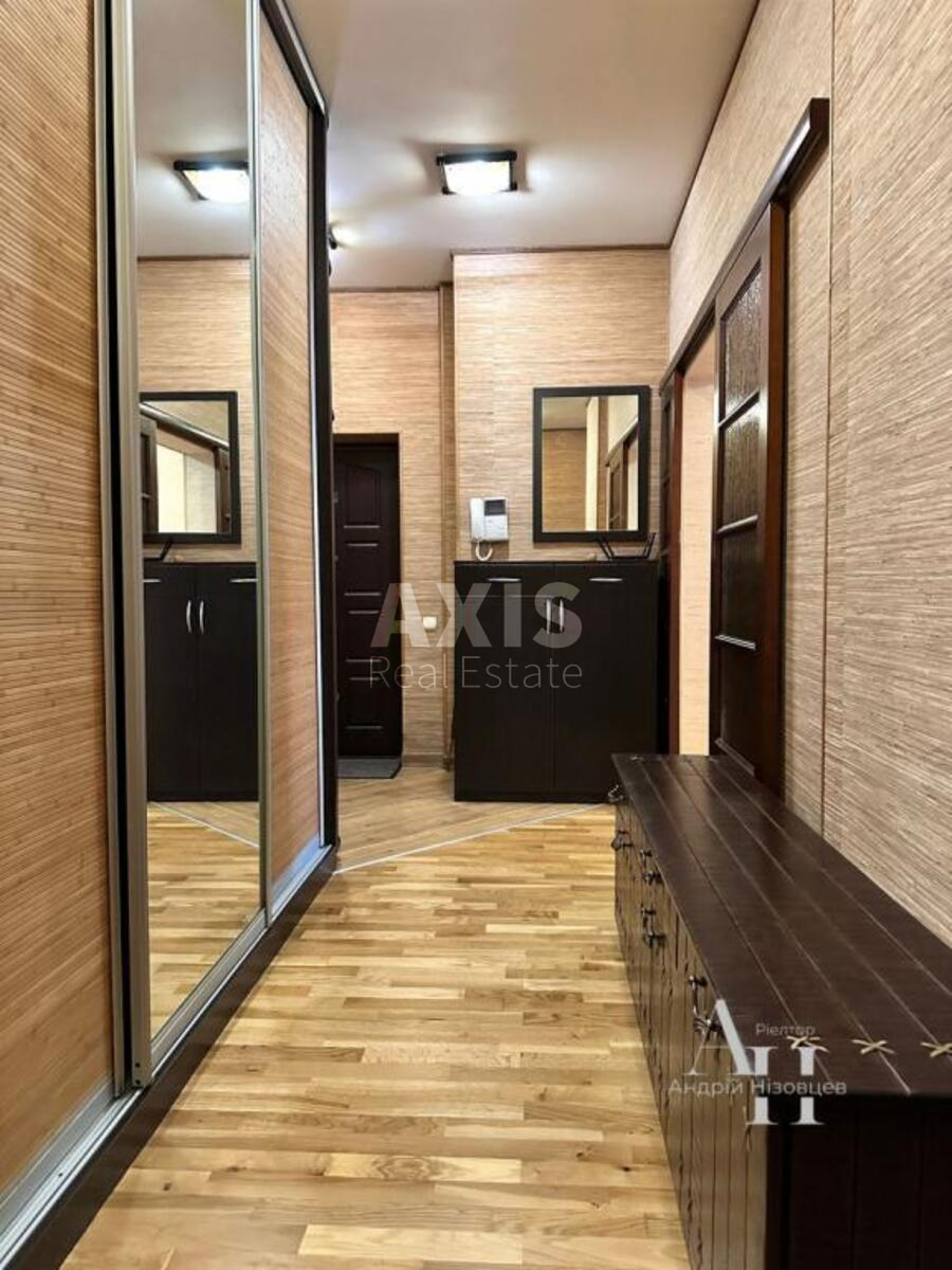 3k apartment vul. Dmytrivs'ka 695